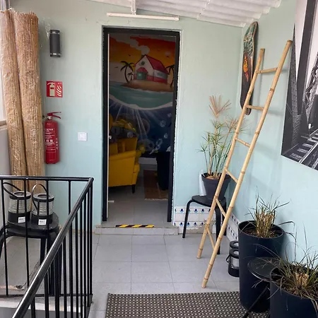 The Island Hostel & Cafe-2